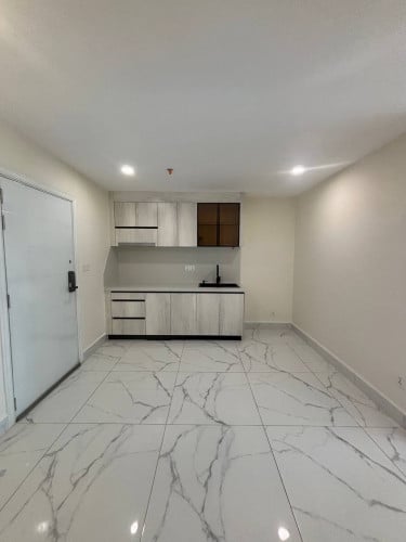 2 Bedrooms corner at UK271