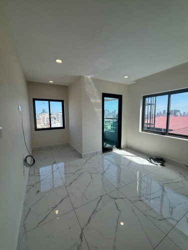 2 Bedrooms corner at UK271