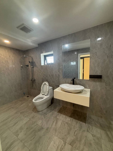 2 Bedrooms corner at UK271