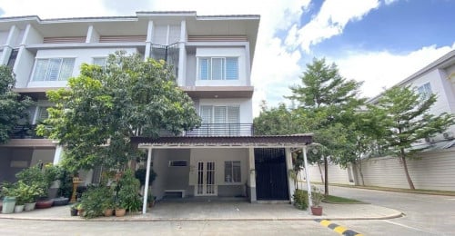 Corner 3 Bedrooms House For Rent At Peng Hout Beoung Snor