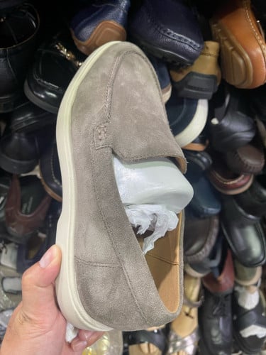 Geox size 42, 40$ ស្បែកឆៅ