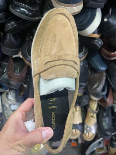 Geox size 42, 40$ ស្បែកឆៅ