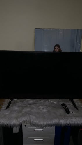 Hello bb លក់ទូរទស្សន៍ កាលទិញចូល400ជាង ឡូវលក់បន្ទាន់តែ180ទេ បងៗអារម្មណ៍អាចមកមើលផ្ទាល់ thank you