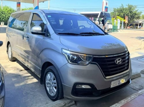 HYUNDAI H1 2017 up 2021 For Rent /出租