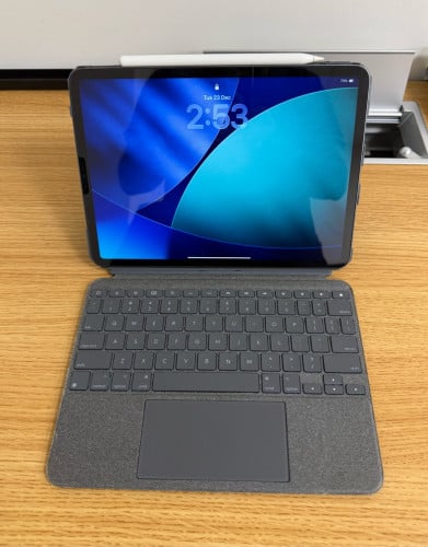 iPad Pro M1 256GB LL set + Apple Pencil 2 + Logitech combo touch