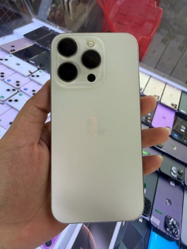iPhone 15 Pro LLA សានុំហ្សីន