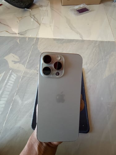 iPhone 15 pro max ថ្មី99% A+256g