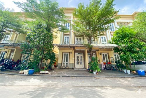 Link house for sale at the mekong Royal 6A