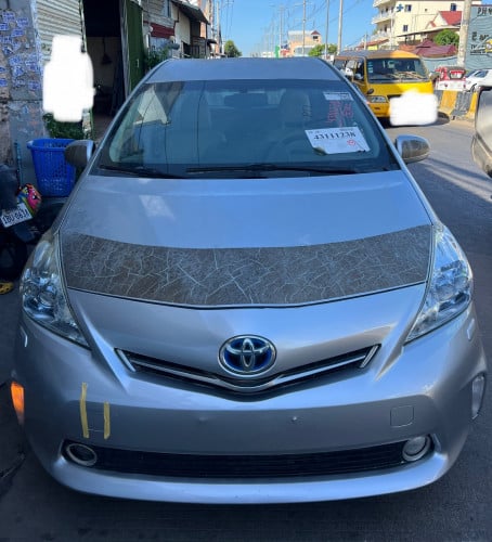 Prius V ឆ្នាំ2012 option5 ពិន្ទុ74កប់ មូល ថ្មី ចូលលាងទឹកហើយ