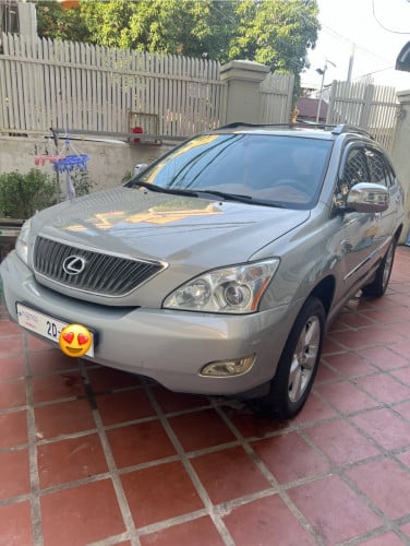 Rx330 ពណ៍ផ្សែងបារី base ប៉ុង1 ម៉ាញ៉ែតMC ឡានស្អាត តំលៃ 18900$ចចារ