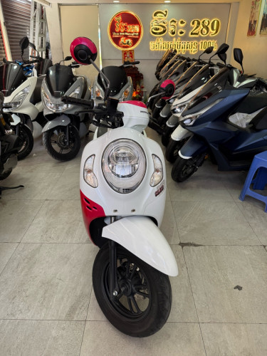 Scoopy 21ស្មាតឃី1880$