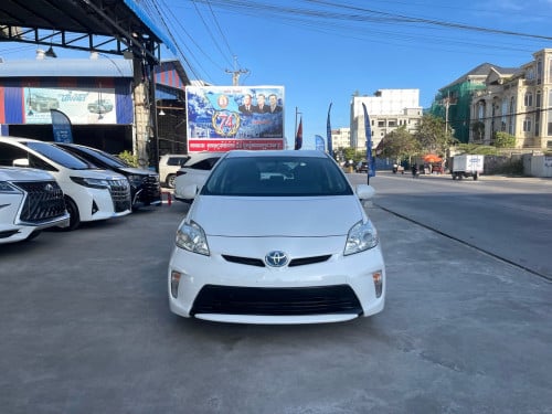 Toyota Prius 2014 Options 3  រៀបចំហើយក្ដៅៗ