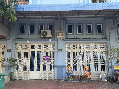 ផ្ទះ២ល្វែងលក់បន្ទាន់ កុនលុយ លក់ថោកជាងទីផ្សារ 30ភាគរយ