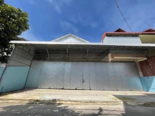 ឃ្លាំងជួល អូរបែកក្អម