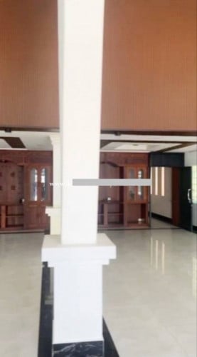 ផ្ទះអាជីវកម្មជួលនៅផ្លូវធំតាខ្មៅ