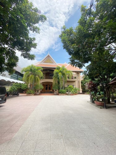 ដីនិងផ្ទះវីឡាកែង សម្រាប់លក់ (ផ្លូវ 20m កែង 20m) Phnom Penh Thmey