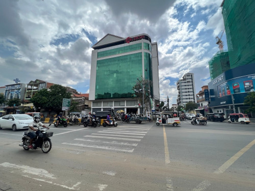 » អគារសម្រាប់ជួលលើផ្លូវព្រះមុន្នីវង្ស/ Building for Rent on Monivong Blvd.