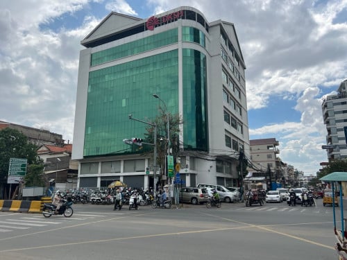 » អគារសម្រាប់ជួលលើផ្លូវព្រះមុន្នីវង្ស/ Building for Rent on Monivong Blvd.