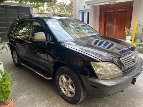 ឡានស្អាត​ Lexus 99 ហ្គាស់ហេីយ