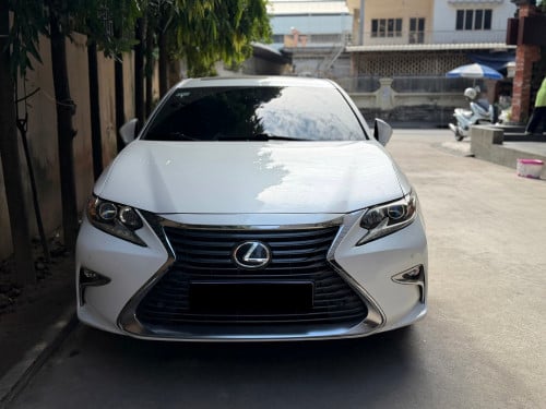 ម្ចាស់ផ្ទាល់ Lexus ES300h ឡានស្អាតមូល អត់ប៉ះ ធានា ទឹកថ្នាំ ហ្សុីន