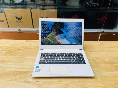 ម៉ាសុីននៅដើរទាំងអស់បងៗ ឆាតមកបានបងៗ មានតែមួយគ្រឿងនេះទេចា ❤️😍Acer Celeron /4GB /500GB /14” HD📲