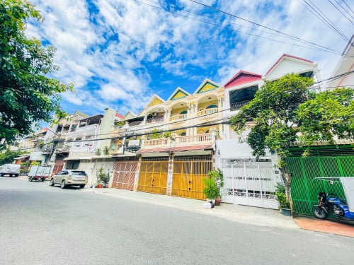 🏡ផ្ទះល្វែង សម្រាប់លក់ !!