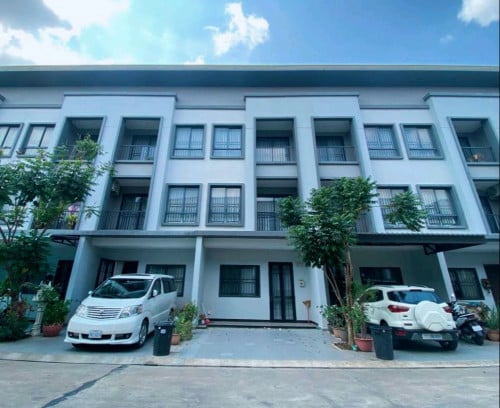 🏡Link-House For Rent Price: 800$ Borey Chipmong 598