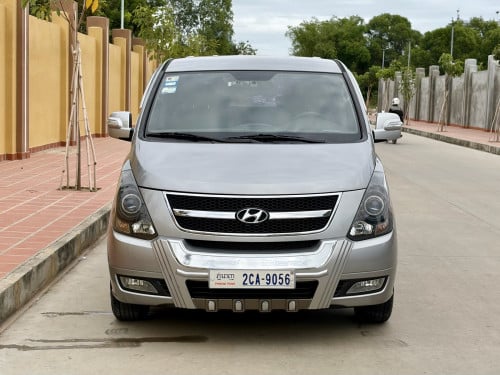 2012 Starex CVX ម៉ាស៊ូត ទឹកប្រាក់