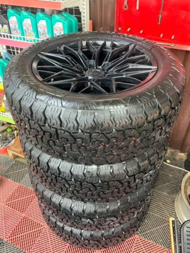 275/55/20 ឆ្នាំ25តម្លៃ400$សំបកអាមេរិច AMPFord Mazda Tacoma Isuzu Triton vigo really Revo