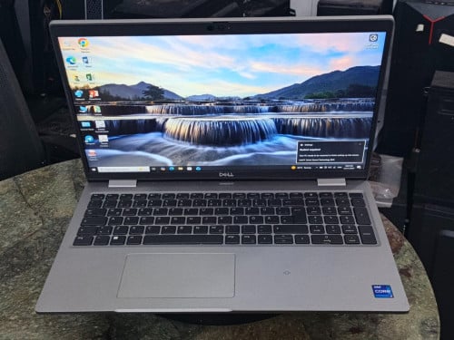 DELL ស៊ីនមួយជុំ