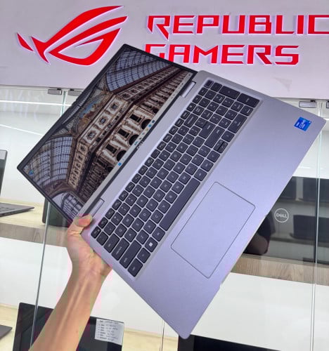 Dell Latitude 5520 / i5-11th / 16GB / 256GB / 15.6-inch / Light