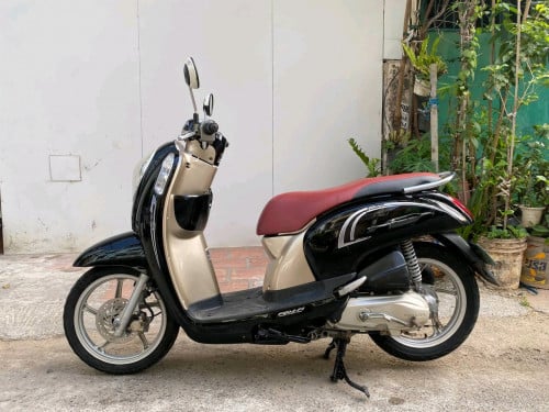 Honda scoopy