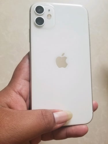 Iphone 11 64g 110$ អត់ជាប់អីទេប្រើបានធម្មតាប្រេះកញ្ចក់លែនបន្តិច