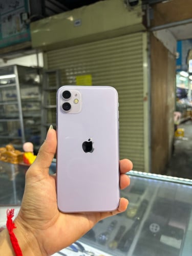 Iphone11 64G អត់ស្គេនមុខ បែកថាច់តិច