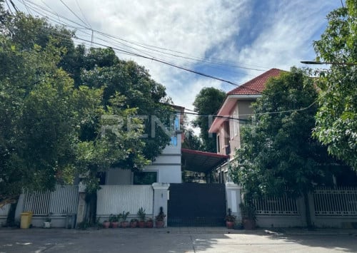 Link house at Borey Sopheak Mongkol Chroy Changvar