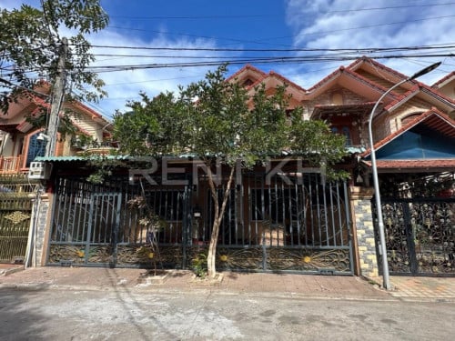 Link house at Borey Sopheak Mongkol Chroy Changvar