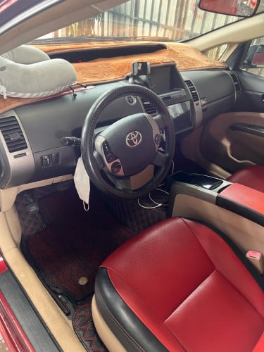 Prius 05 half full  8600$ចរចារ កម្រាលជើងVIP  លេងស្មាច់1ជុំ លេងយ៉ាន់ហើយស្អាត អាគុយABS ល្អ