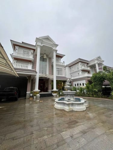 Queen for sale in Borey PH Boeng snor