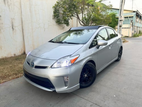 Sale Toyota Prius 2013 option4 បេីកដំបូល​ សឡា​ plus performance evolution
