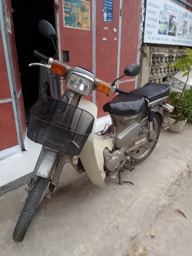 លក់ Cub c50 400$ ជិះខ្លនឯងផ្ទាល់ ទិញយកទៅជិះ ស្រួល