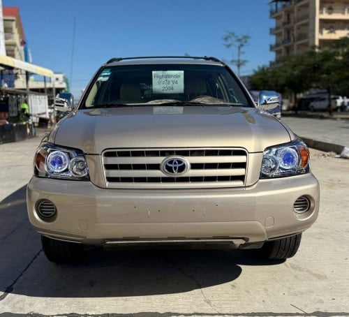 Toyota Highlander 2004 V4  P1ក្នុងលឿន ទឹកថ្នាំនៅសុីន87%ប្រភេទឡានម្ចាស់ទីមួយ