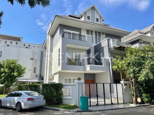 Twin Villa for rent near Aeon2