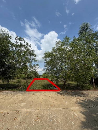 ដីនៅម្តុំសួនមហាព្រហ្មបួន (លក់បន្ទាន់)