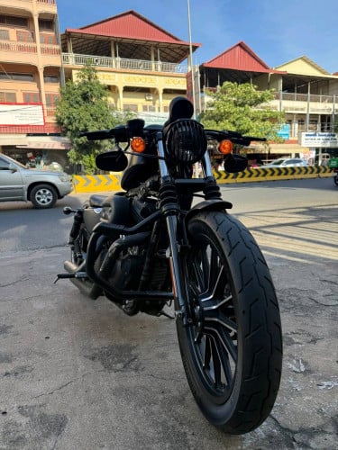 ម្ចាស់ផ្ទាល់ 883