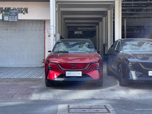 មានស្តុកគ្រប់ពណ៍