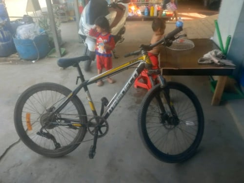 ស្បែកជើងនៅស្អាត