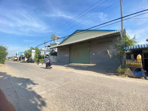 ្លឃ្លាំងអាជីវកម្មជួល​ នៅចោមចៅ