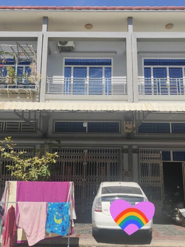 បុរីហុងឡាយត្រពាំងថ្លឹងផ្ទះល្វែងប្លង់រឹងទំហំដី៖ 4.2ម x 21.2ម ទំហំផ្ទះ៖ 4.2ម x 15ម4បន្ទប់គេង5បន្ទប់ទឹក