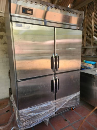 លក់ទូរបង្កកទ្វារ4  តំលៃ770$ UprightFreezer 90%new 750$