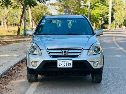 ជំរាបសួរបងប្អូនឡានខ្ញុំលក់HondaCR-Vឆ្នាំផលិត2002FullOptionប្រភេទឡានសុំណុំថ្មីតំលៃ7900$មាសុីនស្ងាត់